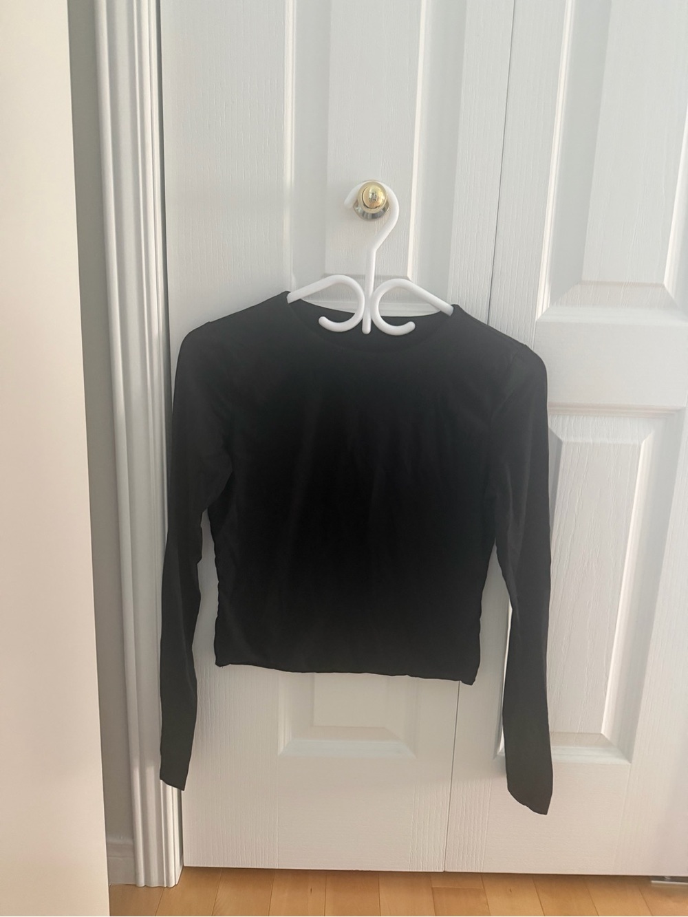 Women's Black Long Sleeve Crew Neck Top